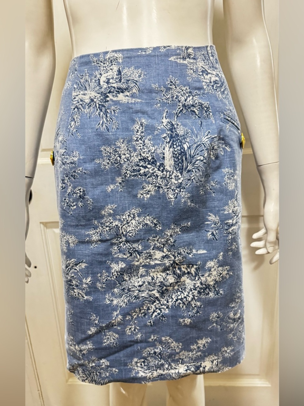 B The Collection Blue Toile Print Tapestry Pencil Skirt Gold Bee Buttons Size 12